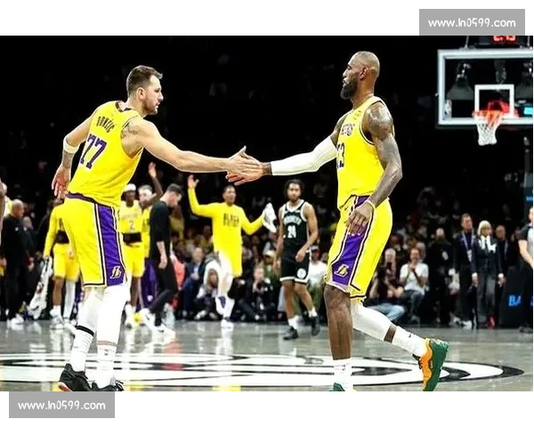 詹眉合砍高分湖人力克黄蜂终结连败重回胜轨 詹眉合砍高分湖人力克黄蜂终结连败重回胜轨