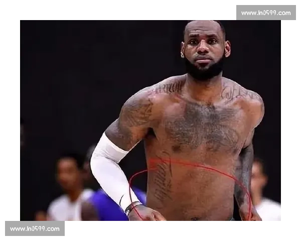 詹姆斯肌肉发达却难见胸肌腹肌？揭秘篮球巨星的体型密码