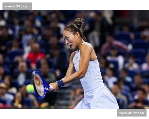 郑钦文决胜盘遭逆转！6-4 扳平仍难敌辛纳科娃